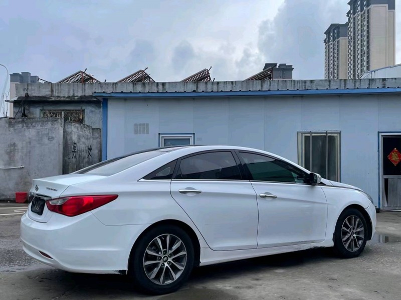 济宁13年现代索纳塔八8