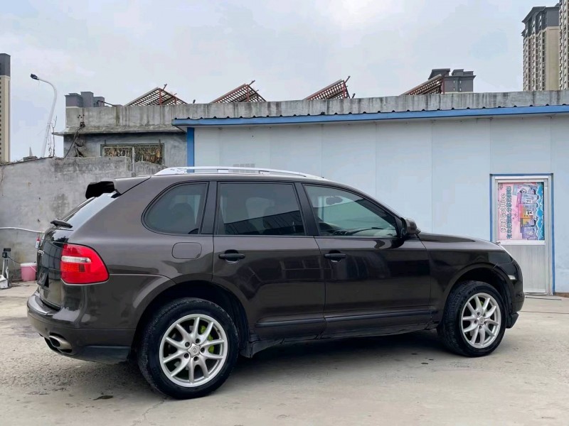 济宁10年保时捷卡宴8