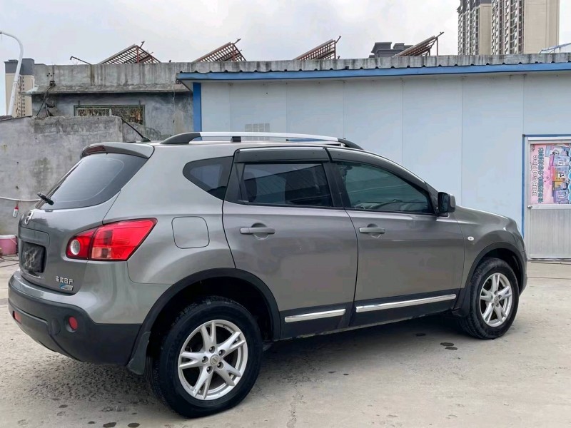 济宁14年日产逍客7