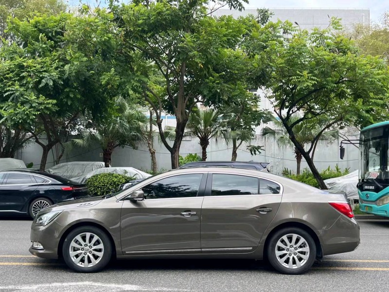 深圳15年别克君越8