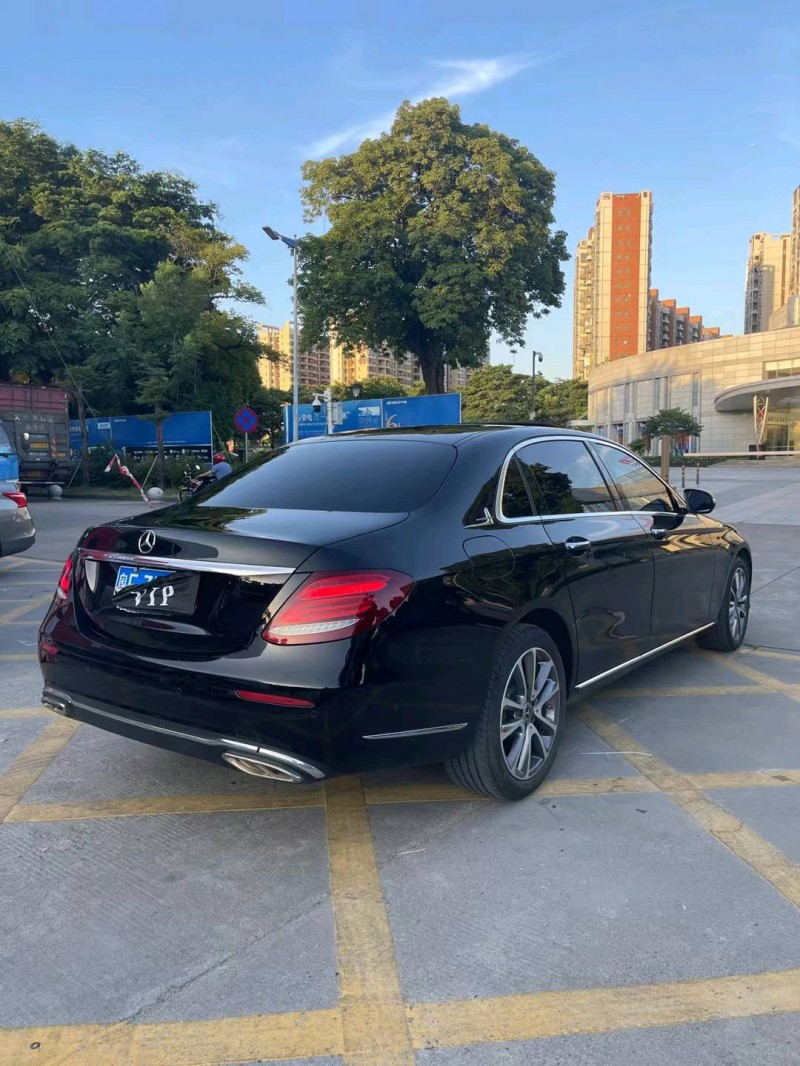 广州19年奔驰E8