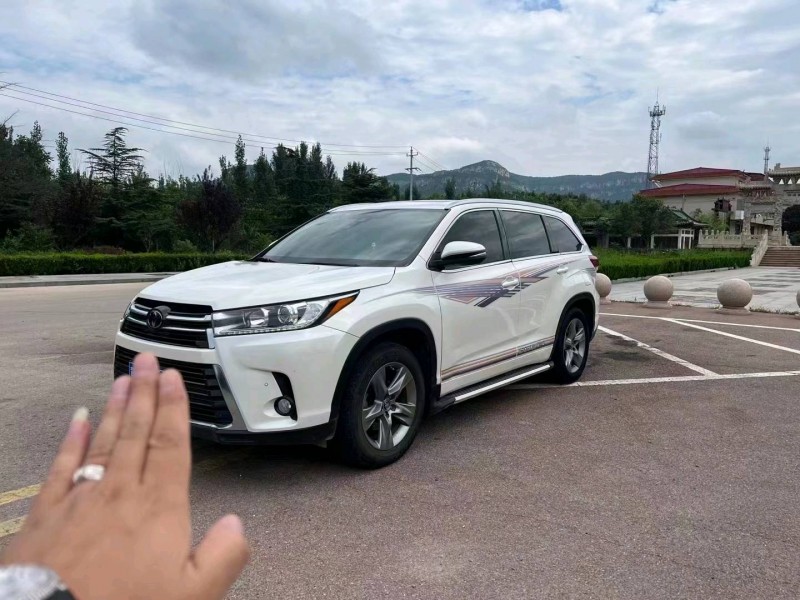 济南19年丰田汉兰达2