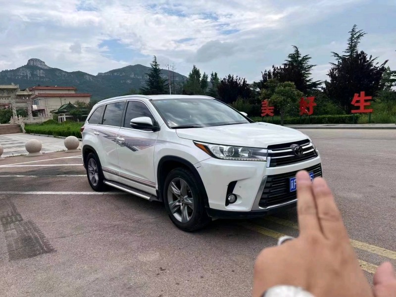 济南19年丰田汉兰达3