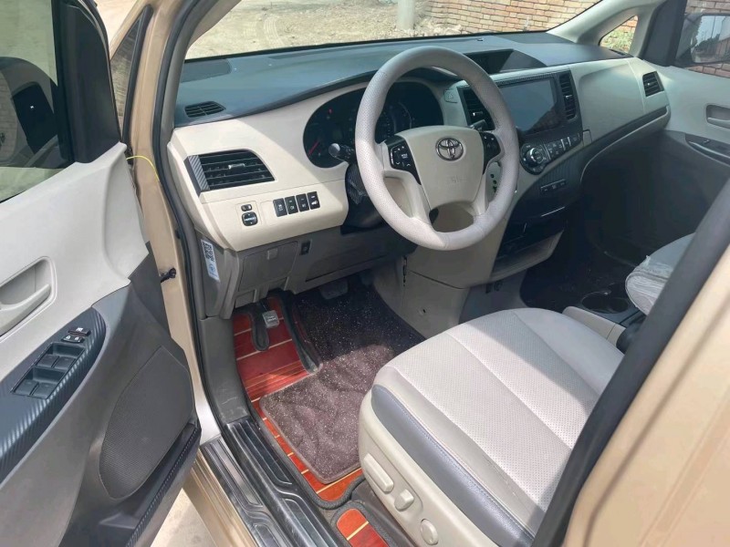 保定14年丰田塞纳5