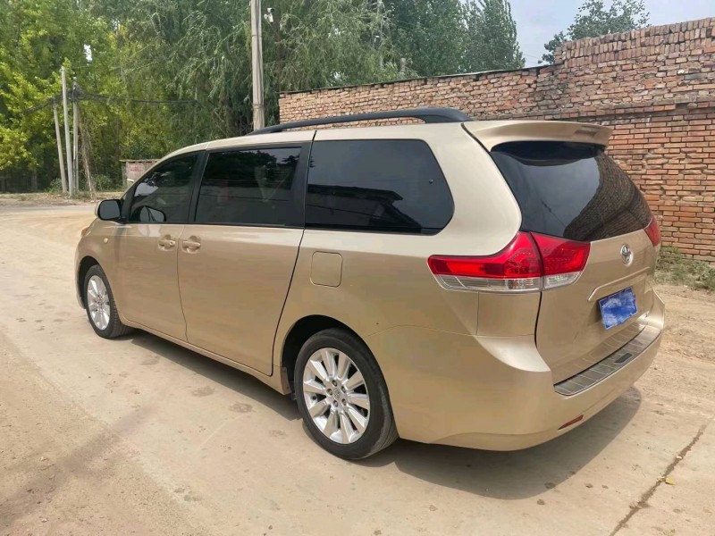 保定14年丰田塞纳7