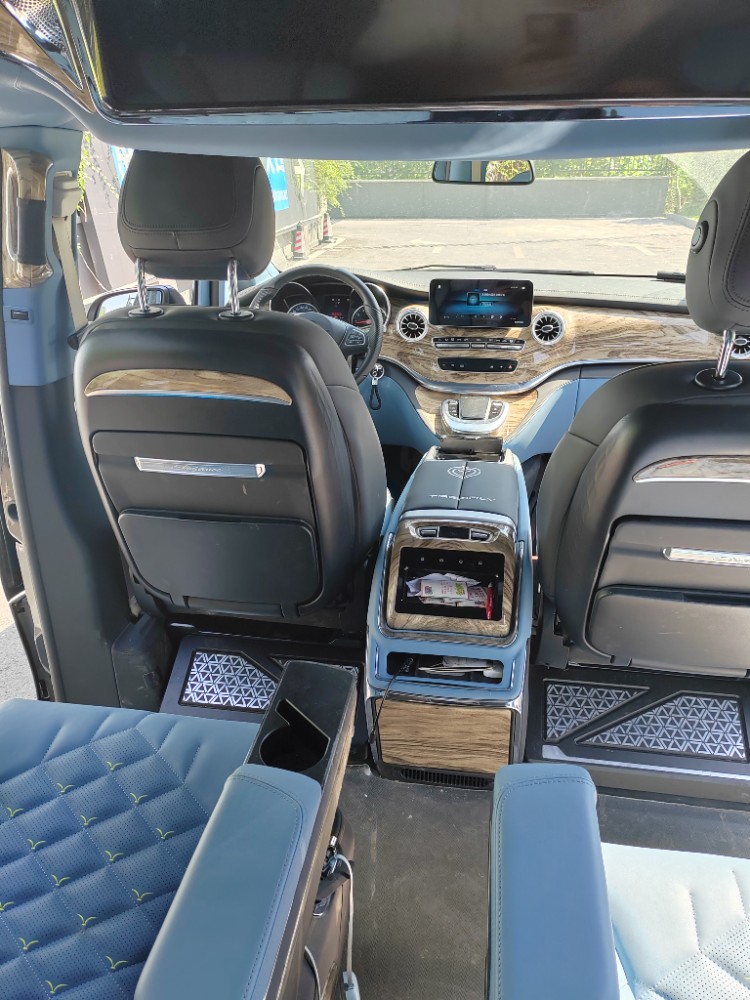 重庆22年奔驰傲旋大白鲨4