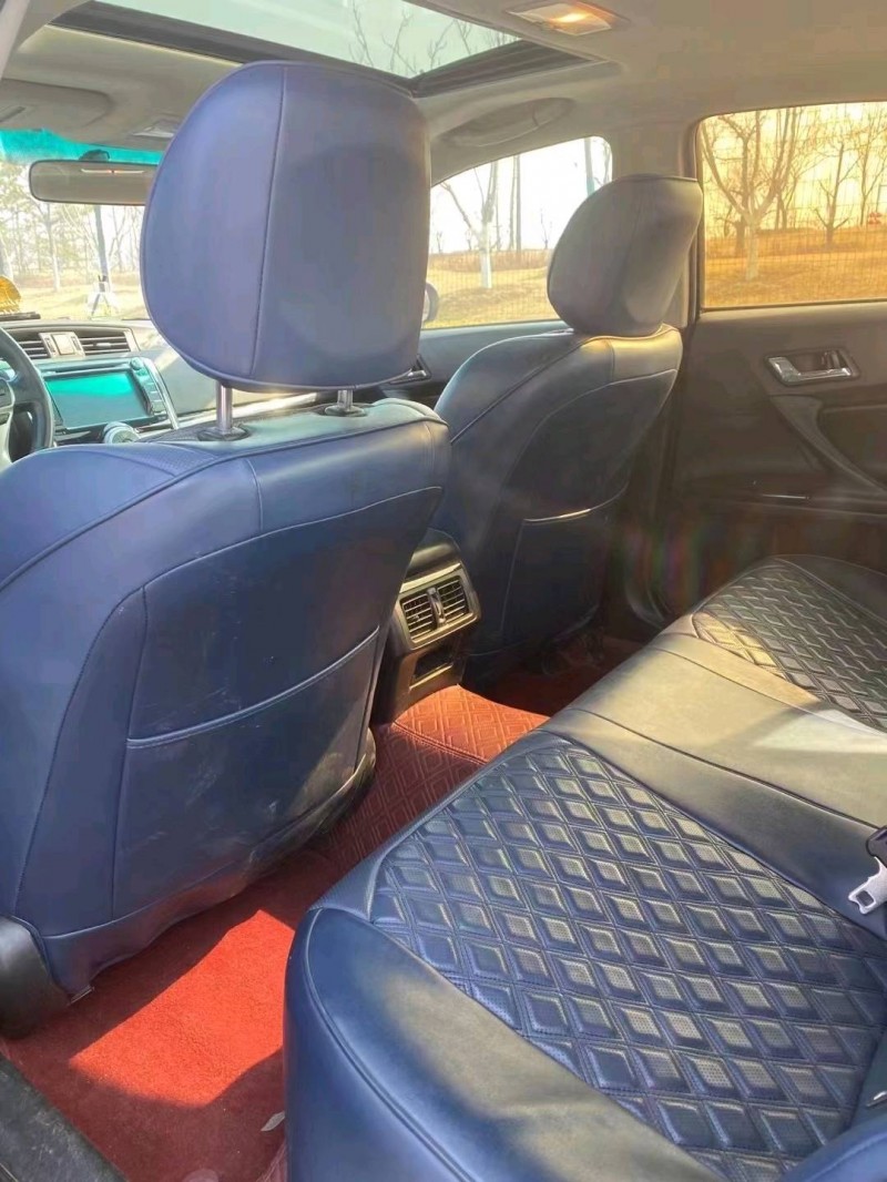 济宁12年丰田锐志5