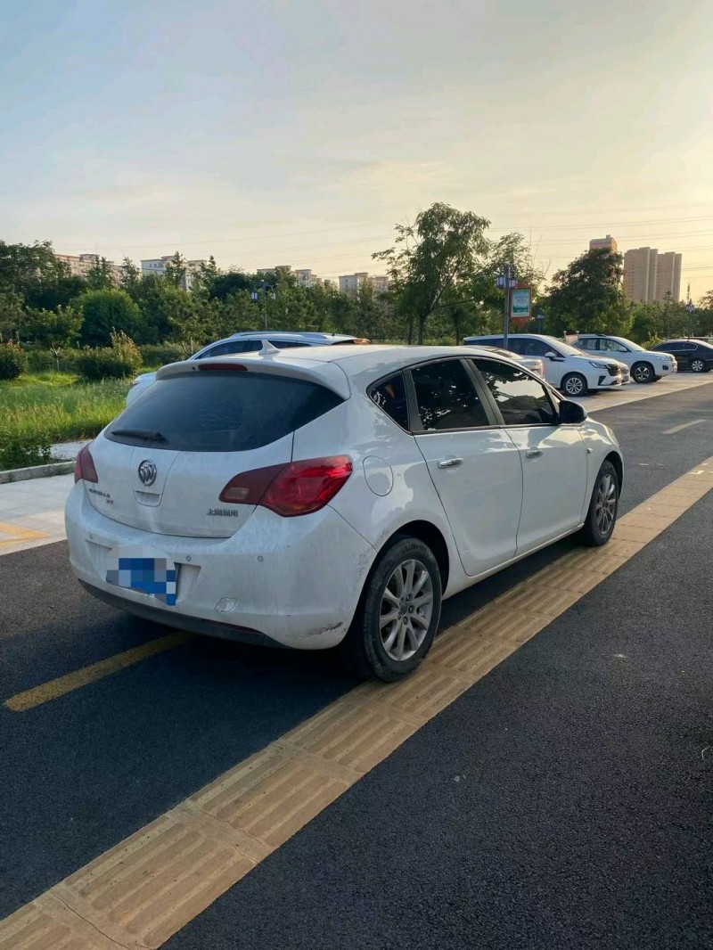 东营15年别克英朗5