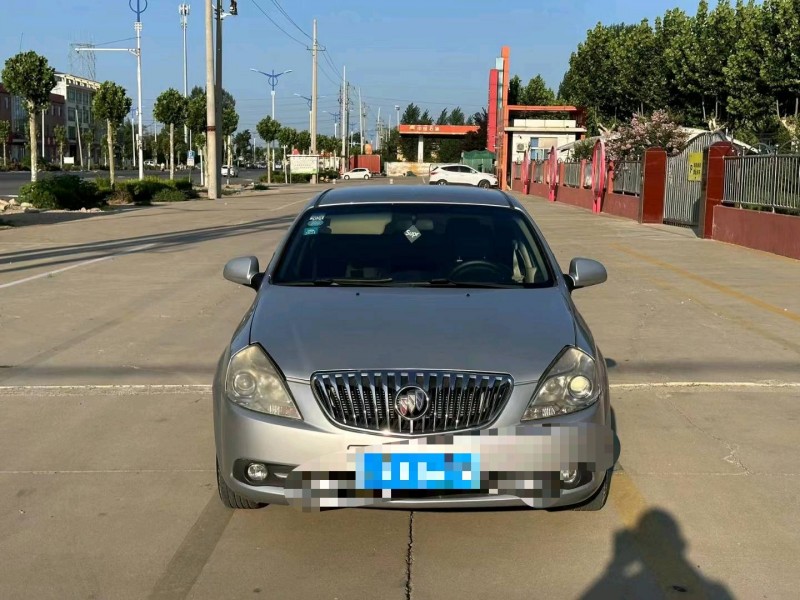 聊城13年别克凯越1