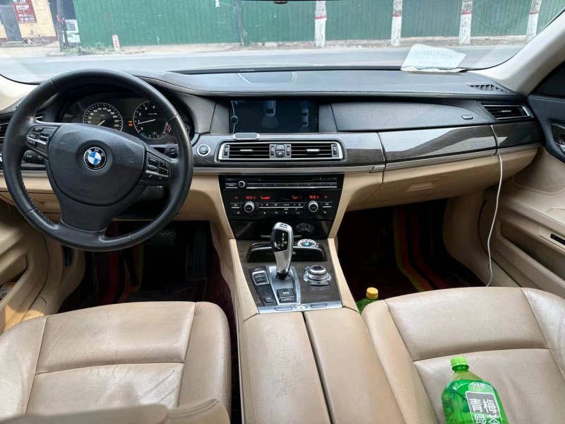 保定12年宝马7系7