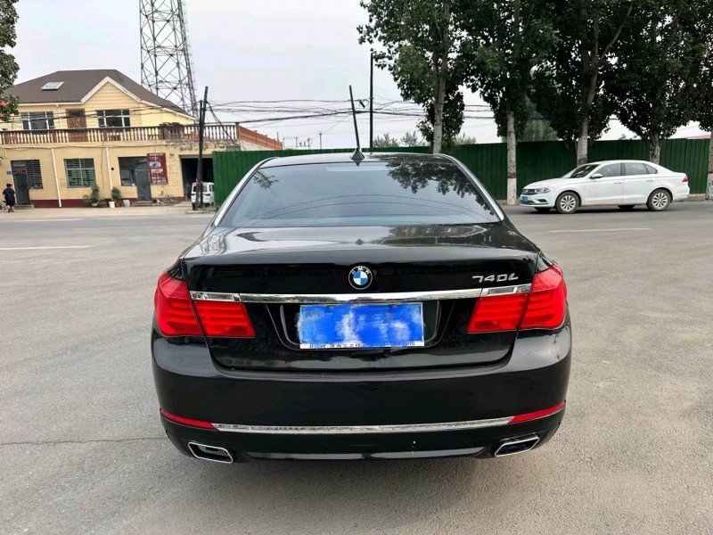 保定12年宝马7系9