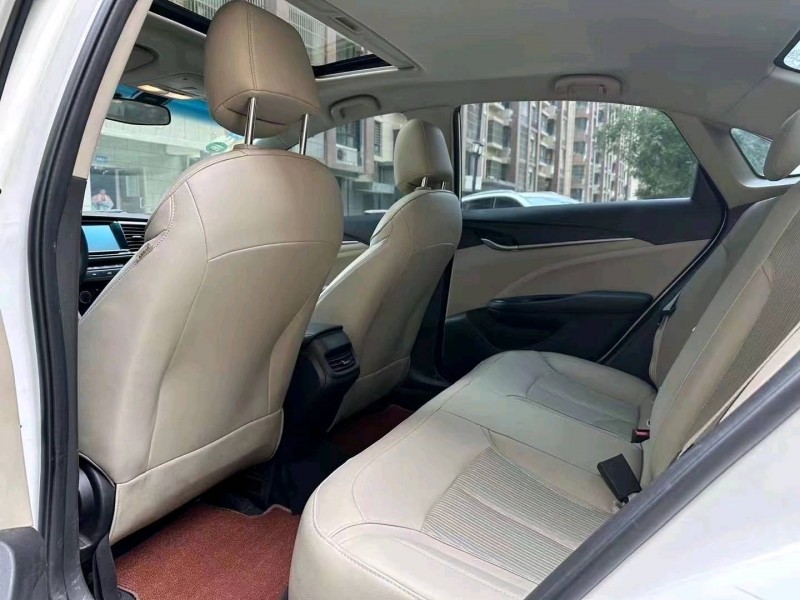 保定17年别克英朗4