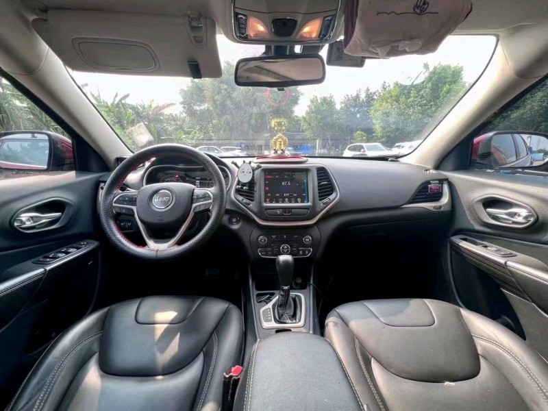 珠海17年Jeep自由光4