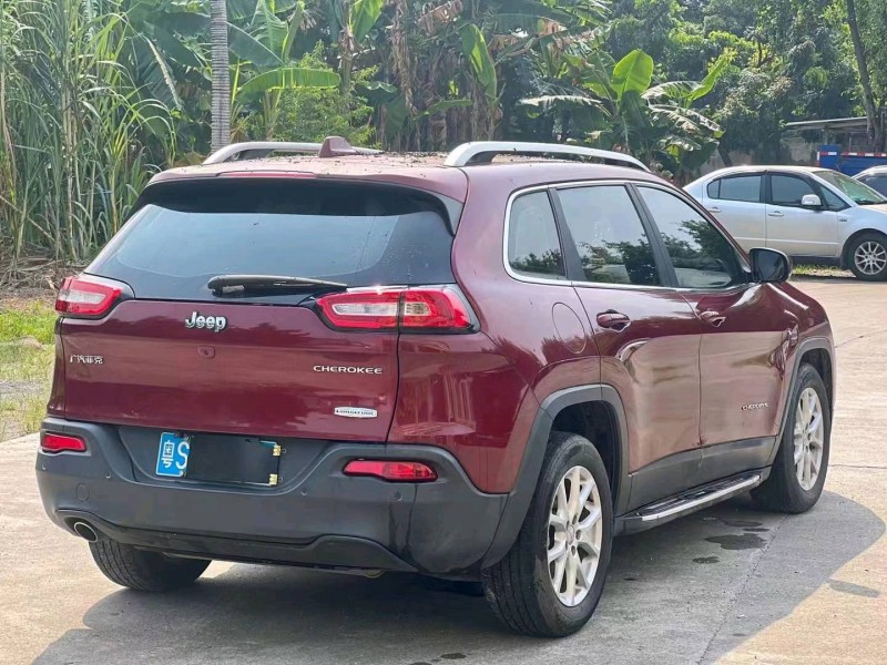 珠海17年Jeep自由光9