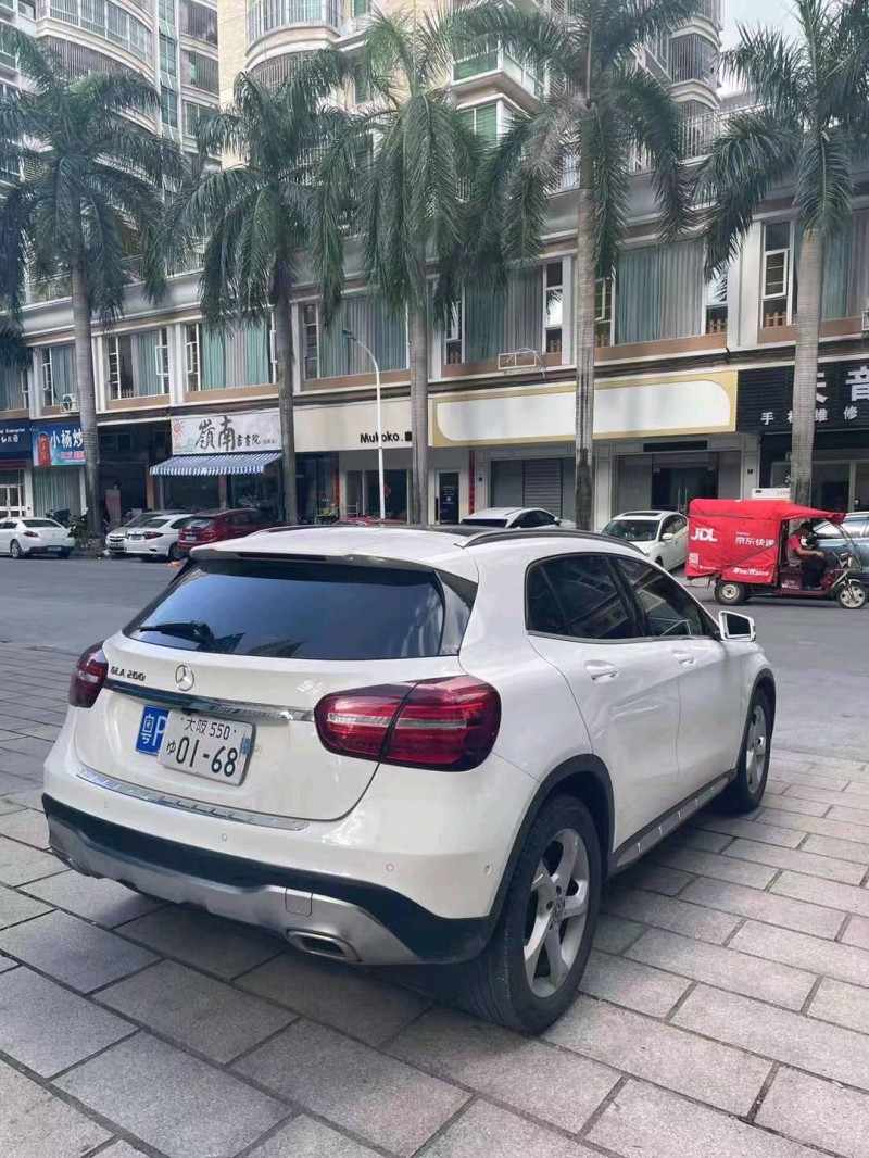汕头18年奔驰GLA7
