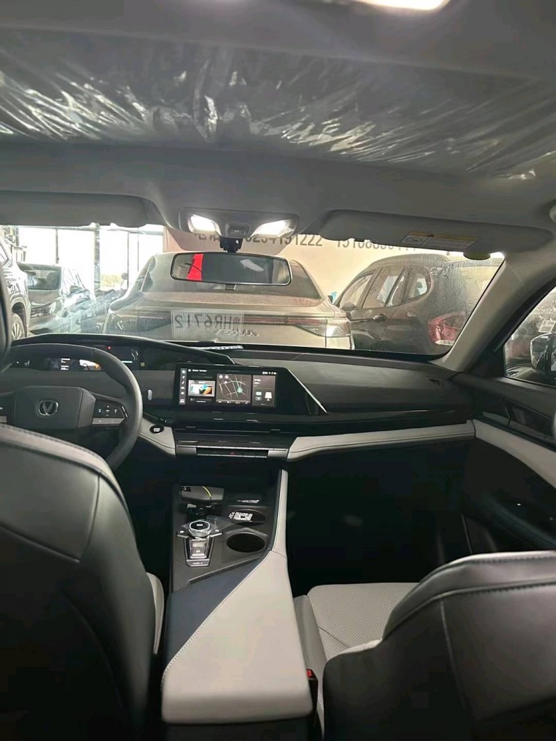 東營23年長安汽車UNI-V5