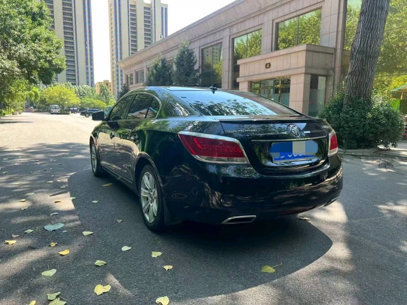 东营10年别克君越5