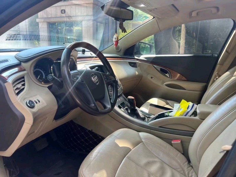 东营10年别克君越7