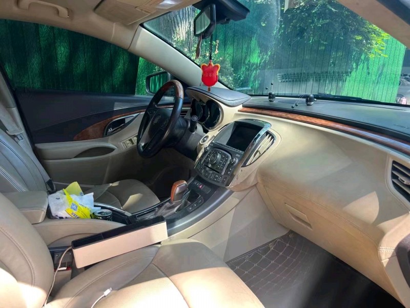 东营10年别克君越8