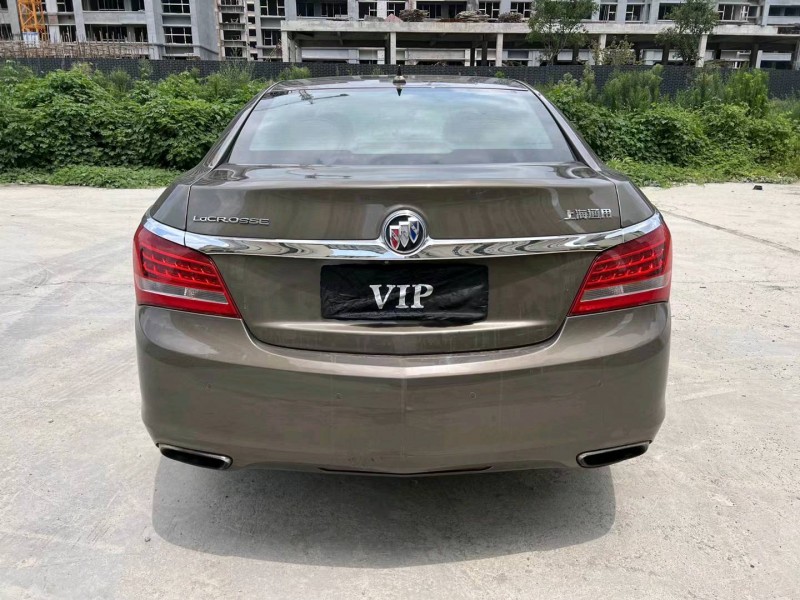 济宁14年别克君越9