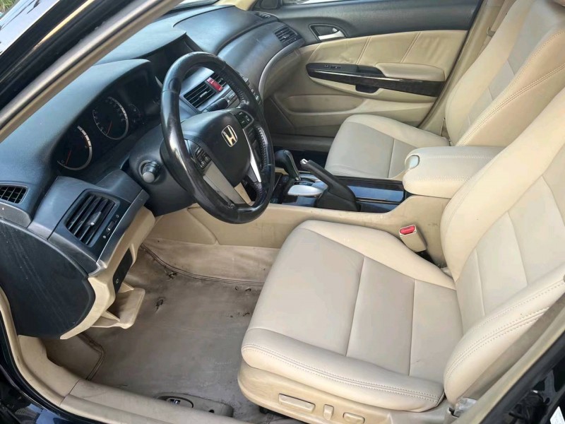 济宁10年本田雅阁4