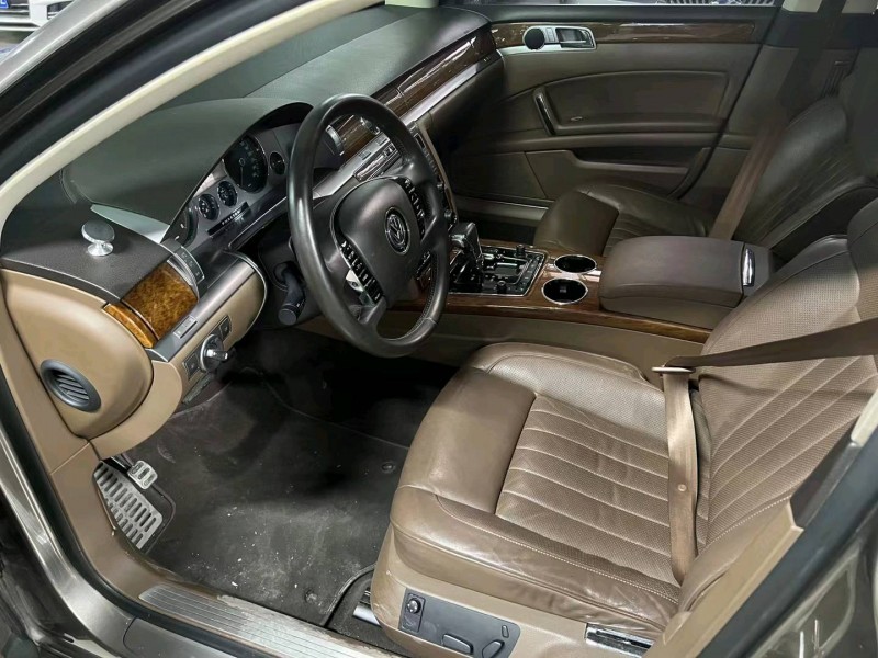 济宁15年大众辉腾4