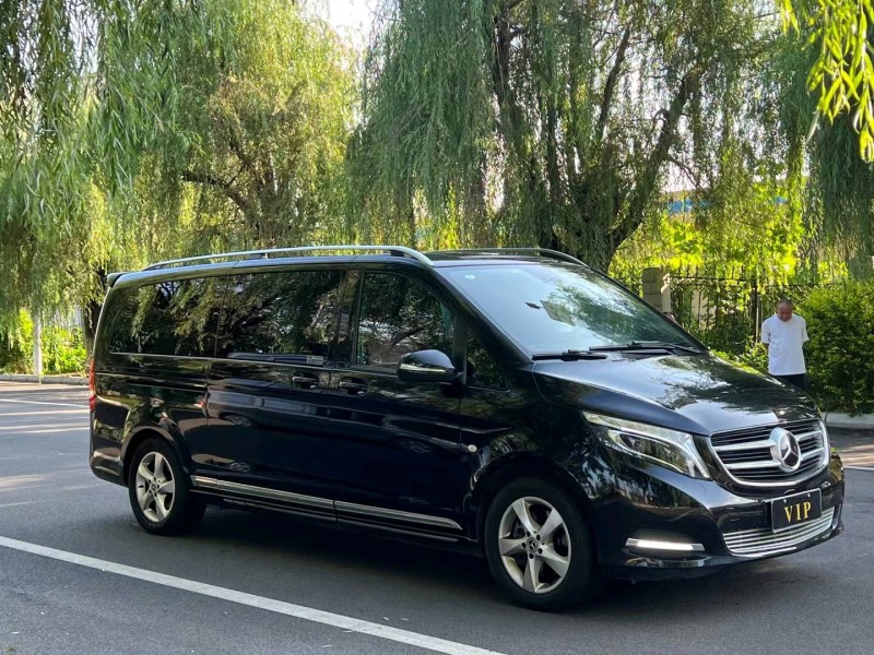 青岛20年奔驰威霆4