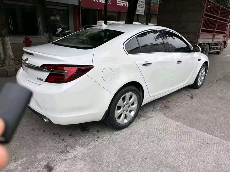 重庆16年别克君威5