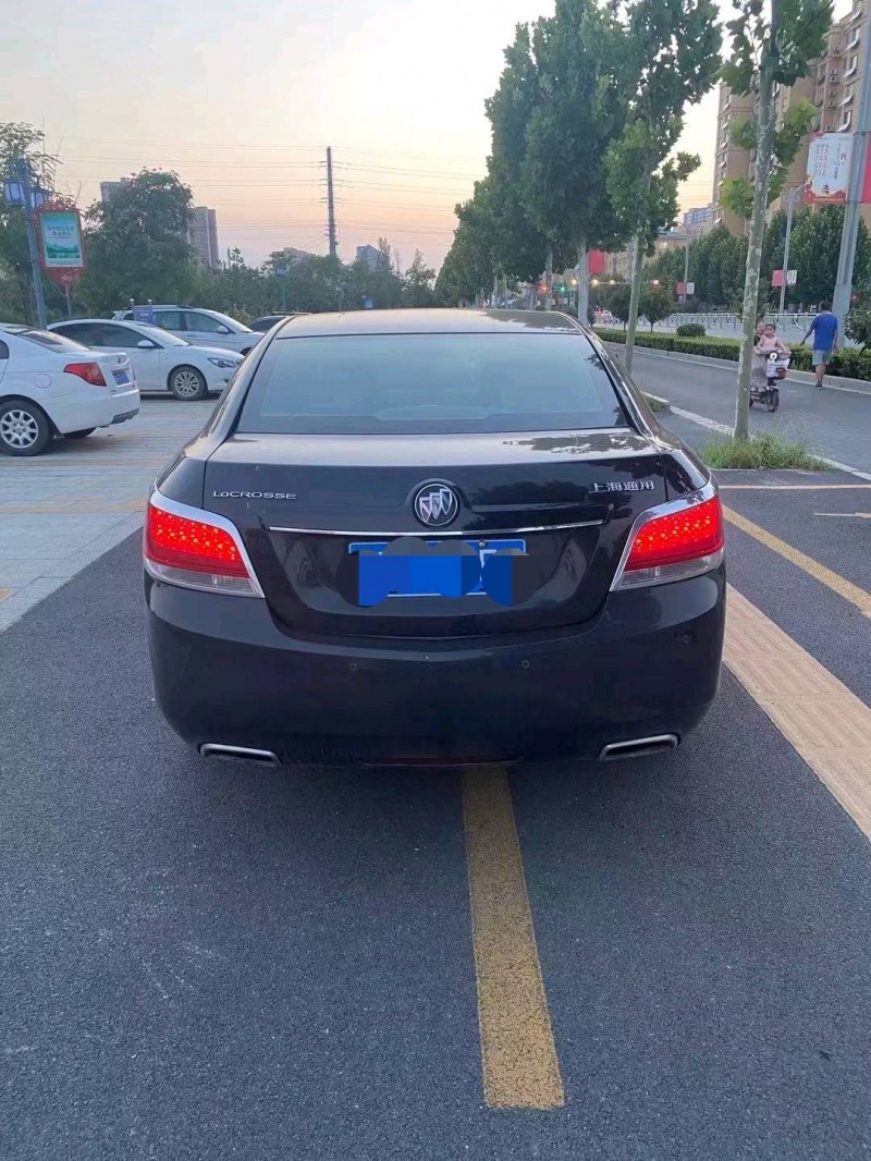 济南12年别克君越8