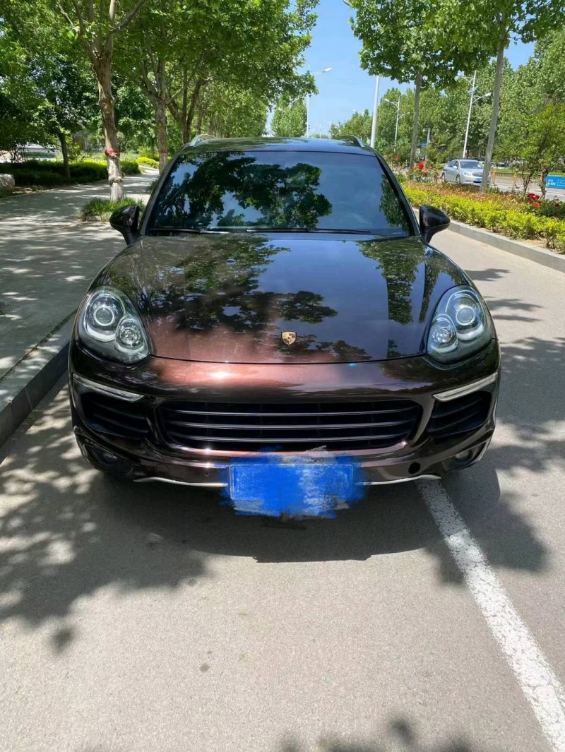 济南15年保时捷卡宴1