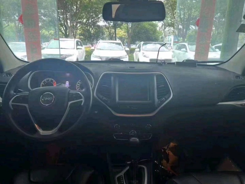 衡阳17年Jeep自由光3