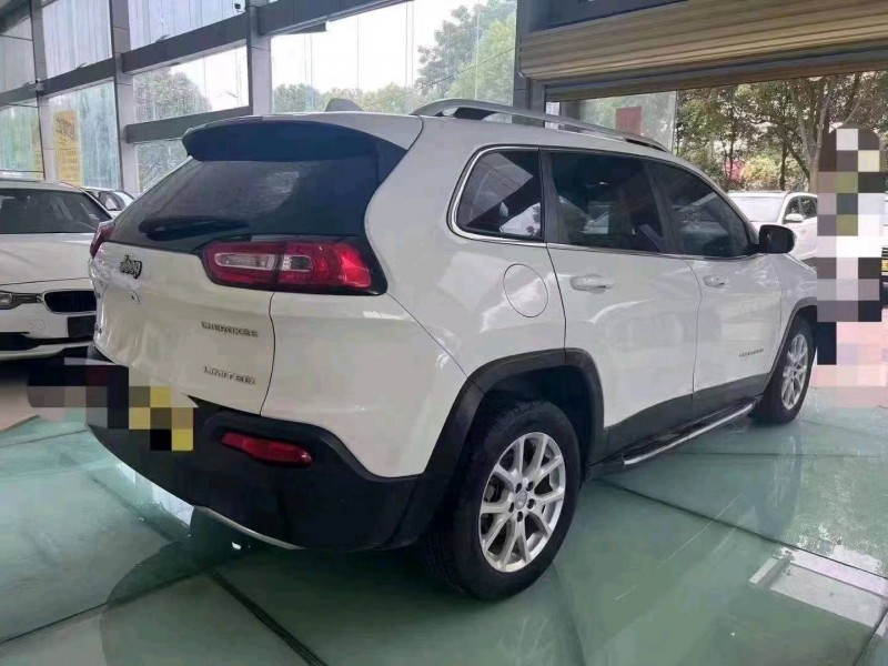 衡阳17年Jeep自由光5