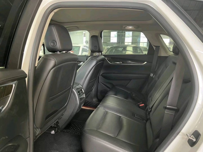 济宁17年凯迪拉克XT56