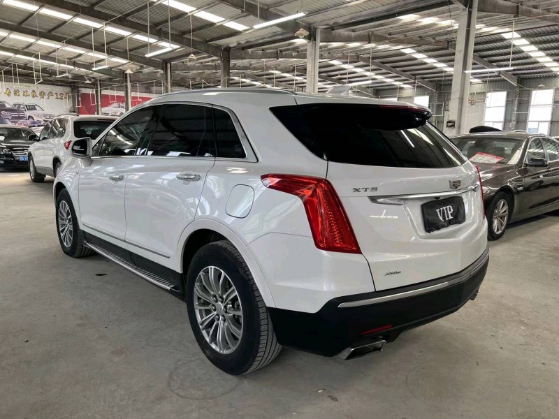 济宁17年凯迪拉克XT58