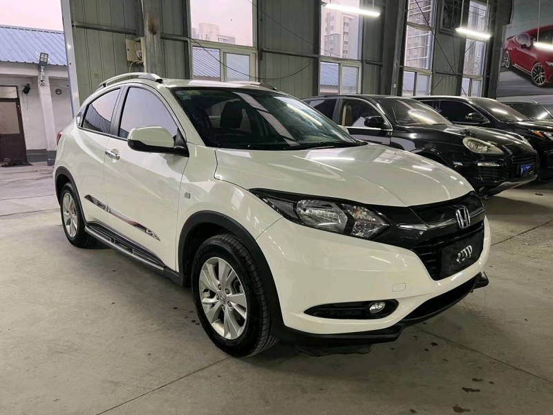 济宁16年本田缤智2