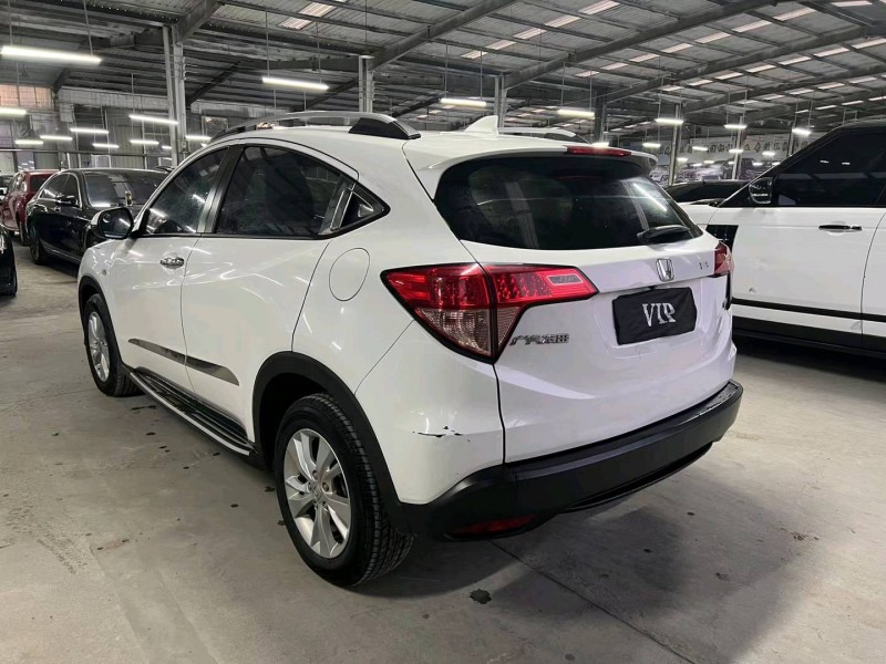 济宁16年本田缤智8