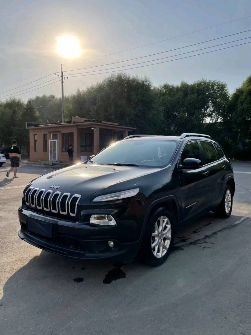 沈阳16年Jeep自由光3
