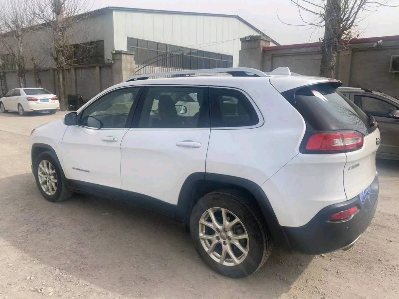 保定18年Jeep自由光5