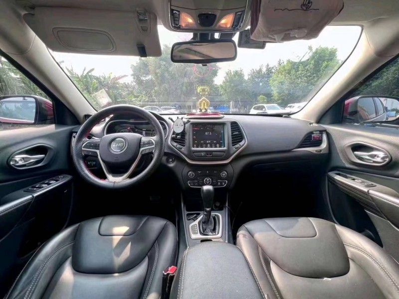 深圳17年Jeep自由光4