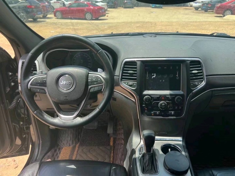 枣庄19年Jeep大切诺基8