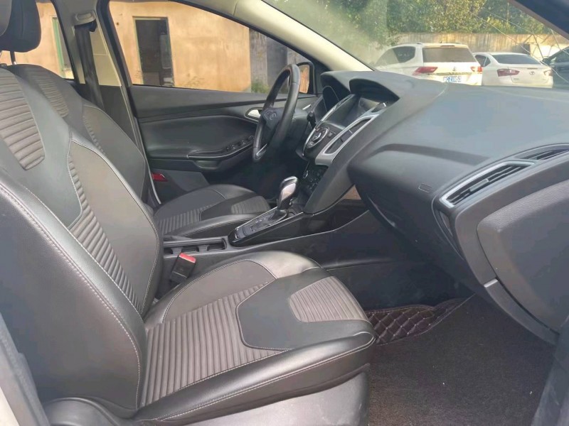 青岛18年福特福克斯7