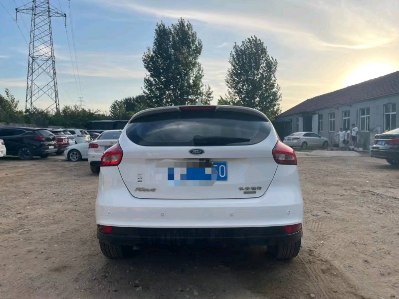 青岛18年福特福克斯8