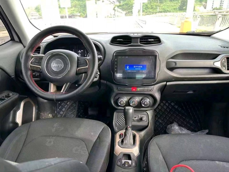 安順17年Jeep自由俠7