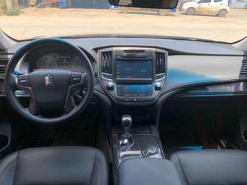 保定18年丰田皇冠7