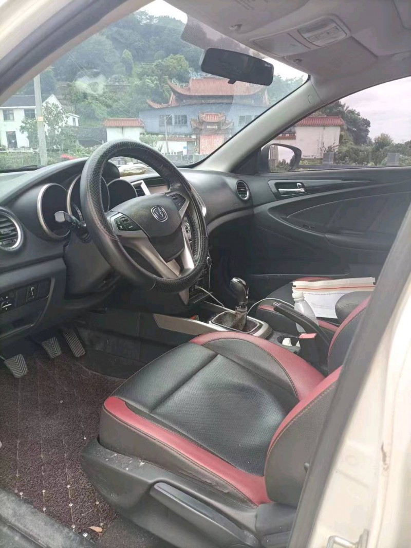 嘉興16年長安汽車逸動9