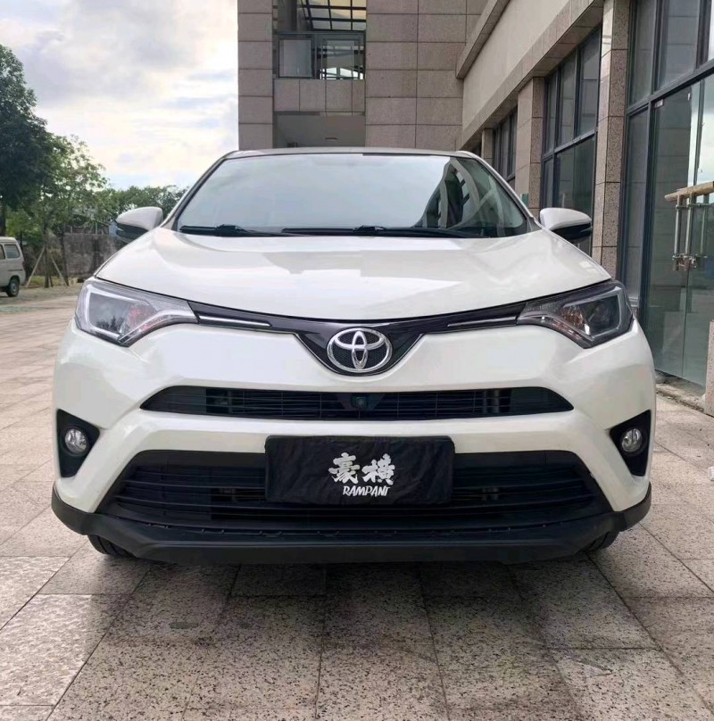 南寧18年豐田RAV4榮放1