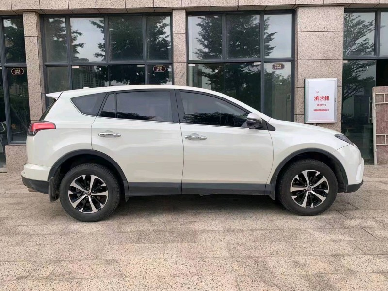 南寧18年豐田RAV4榮放6
