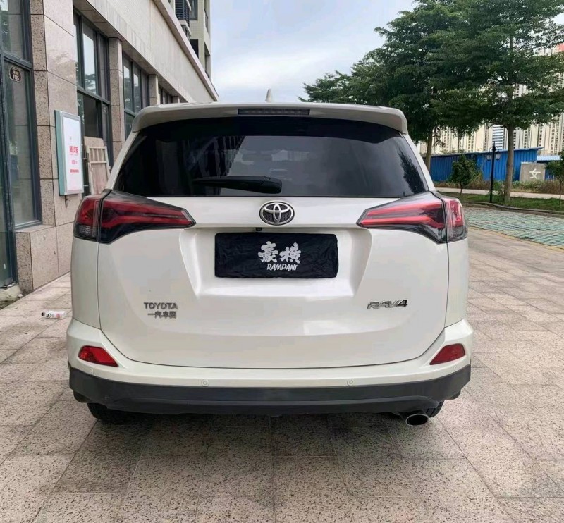 南寧18年豐田RAV4榮放7