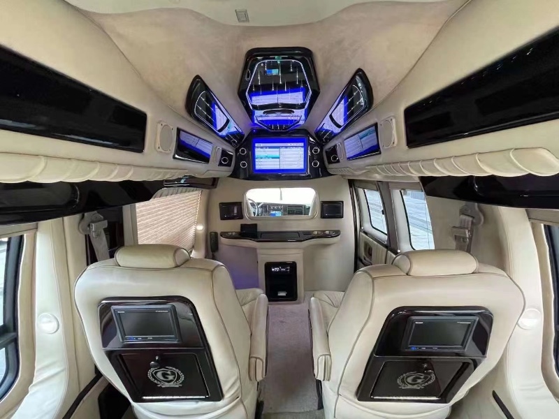 济宁11年GMC商务之星8