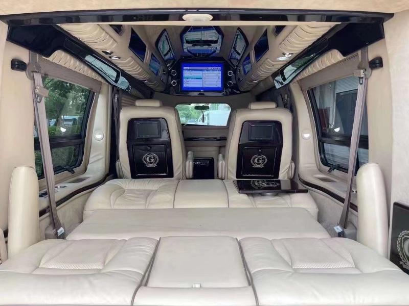 济宁11年GMC商务之星9